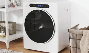Un sèche-linge blanc compact avec hublot rond. Apprenez comment utiliser un sèche-linge pour un linge toujours sec et doux.