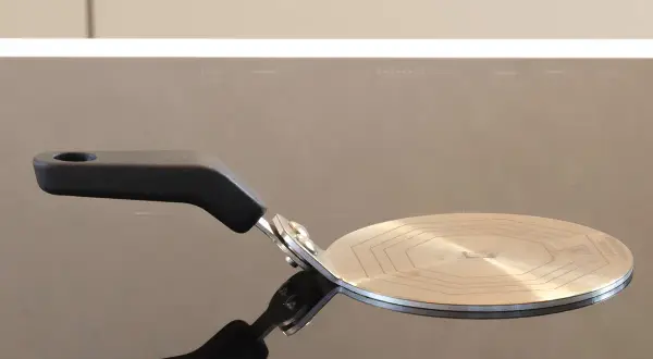 Adaptateur pour plaque à induction. Permet de savoir si l'on peut utiliser une casserole induction sur plaque électrique.