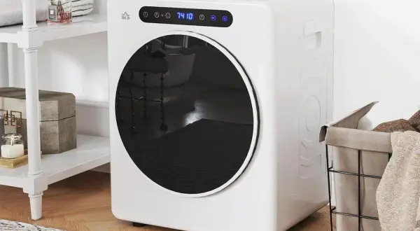 Un sèche-linge blanc compact avec hublot rond. Apprenez comment utiliser un sèche-linge pour un linge toujours sec et doux.