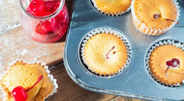 Délicieuse recette mini cake aux cerises, tout juste sortis du moule. Un régal pour les yeux et les papilles !