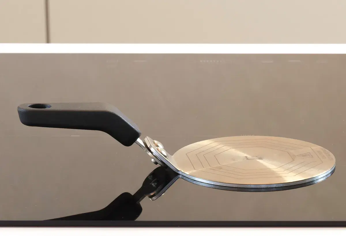 Adaptateur pour plaque à induction. Permet de savoir si l'on peut utiliser une casserole induction sur plaque électrique.
