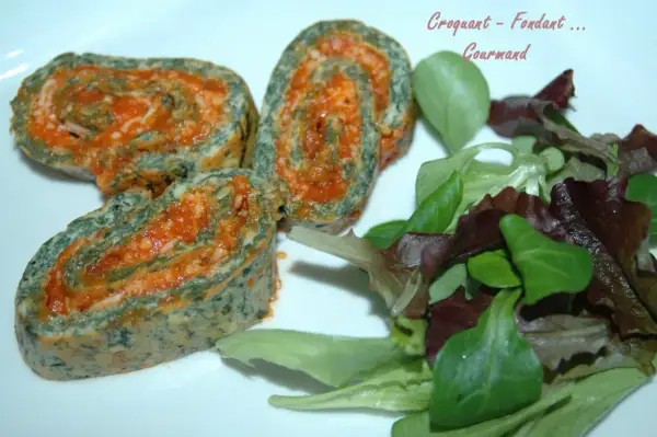 Rouleaux de blette farcis à la sauce tomate, servis avec une salade verte.